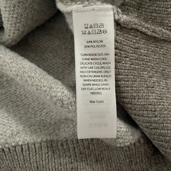 Sz.S-William Rast Gray and White Patterned Sweater - Picture 7 of 7